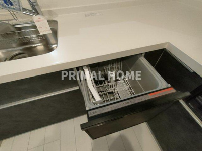 【キッチン】 | 神奈川区沢渡戸建て | お皿洗いからの解放、食洗機付きです。