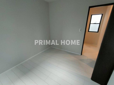 【洋室】 | 神奈川区沢渡戸建て | 子供部屋にもピッタリの居室です。