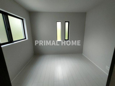 【洋室】 | 神奈川区沢渡戸建て | 主寝室にもピッタリの居室です。