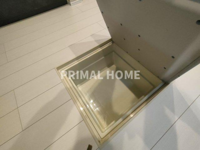 【キッチン】 | 神奈川区沢渡戸建て | 便利な床下収納です。