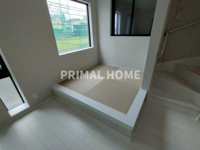 【居間・リビング】 | 神奈川区沢渡戸建て | 畳の小上りが素敵です。