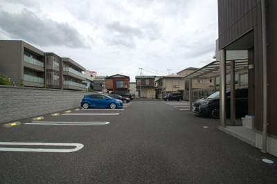 【駐車場】 | ウィステリア | 別途契約が必要です