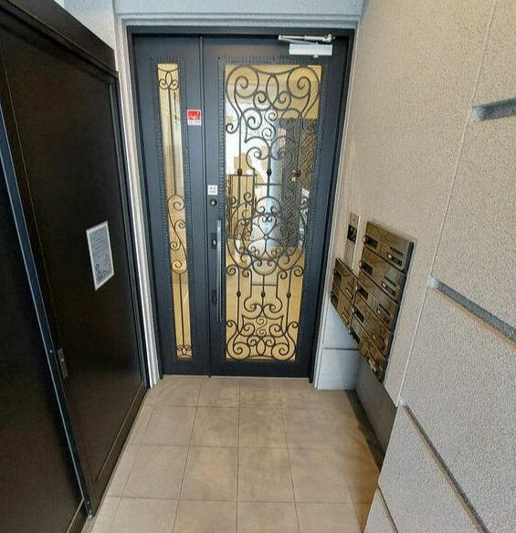 ジャルーン中野のエントランス