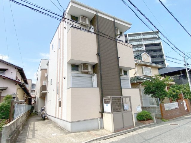 《オーナーチェンジ》ベルフィールカレン箱崎の外観|福岡市東区原田の２階建てアパート！一棟9戸のオーナーチェンジ物件です！