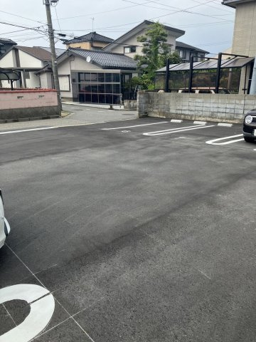 イーリッチテラス寺尾上の駐車場