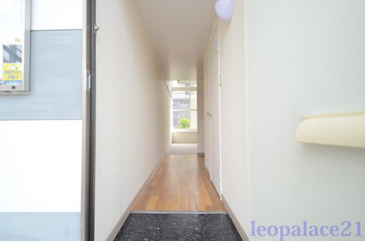 【玄関】 | レオパレス羽田 | 設備・使用は号室により異なる為、現況を優先いたします。