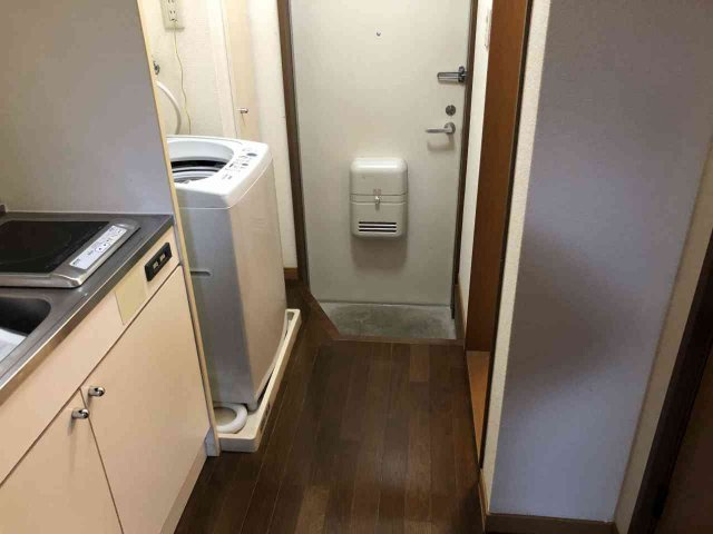 レオパレスＫＵＲＯＩＳＨＩの玄関|設備・仕様は号室により異なる為、現況を優先致します。