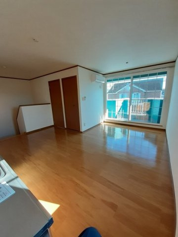 ルミエール弐番館の居間・リビング