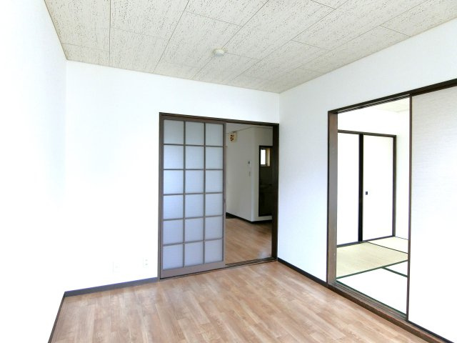 ベルテ東金の洋室