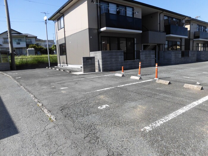 レーベンパレス A棟の駐車場