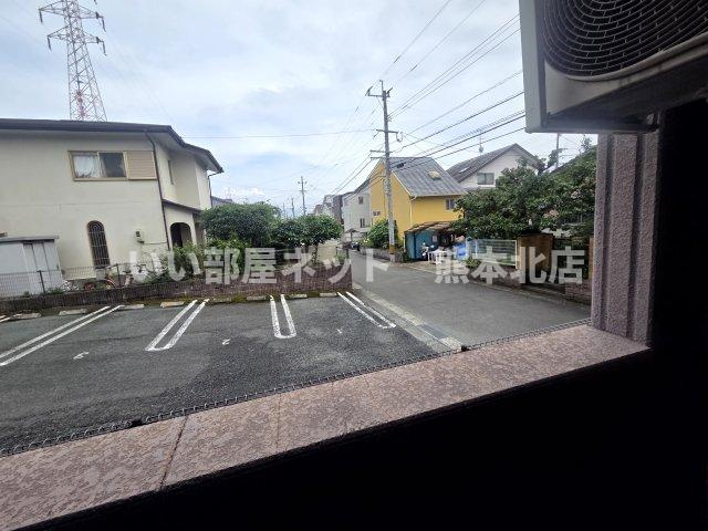 レジデンスフラワーの駐車場