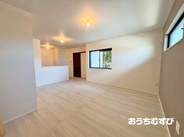 守山区深沢3期(全3棟)の居間・リビング