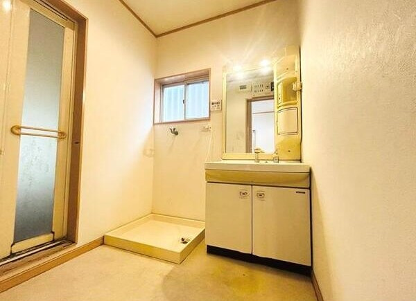 三丹町戸建の洗面所