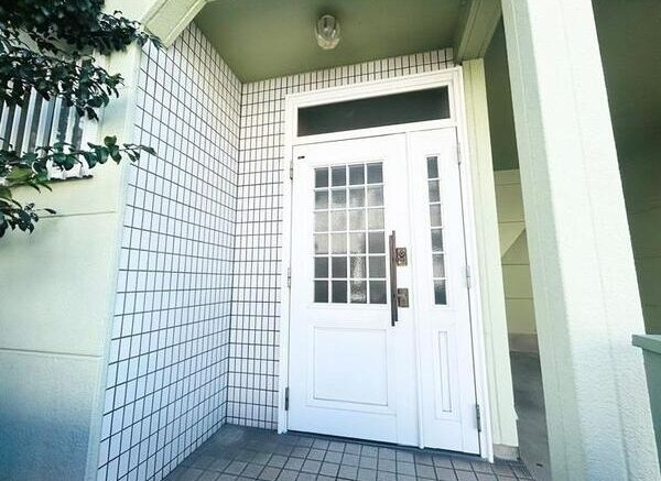 三丹町戸建のエントランス