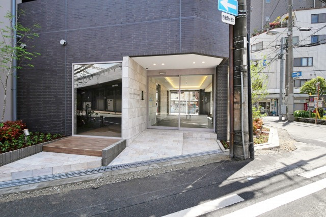 大阪市都島区片町２丁目の賃貸マンションのエントランス