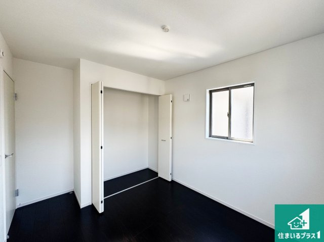 明石市魚住町清水　第12期　新築一戸建ての洋室|収納スペースが充実しているので子供の成長に合わせてたくさん収納ができます！家族構成に合わせた様々な活用ができる収納！