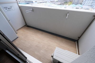 【バルコニー】 | ディクス福島レジデンス | 外からの目が気にならないバルコニーで洗濯物が干せます