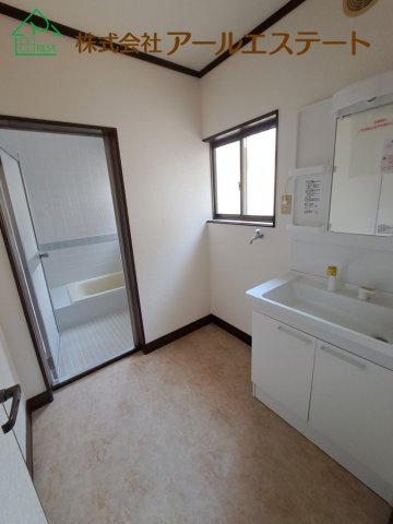 姫路市夢前町菅生澗　　中古戸建の独立洗面台
