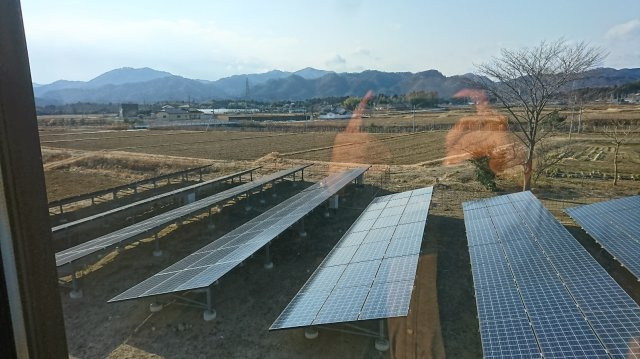 楢葉町戸建住宅の周辺|西側には太陽光発電、遠くに山々が見える落ち着いた土地