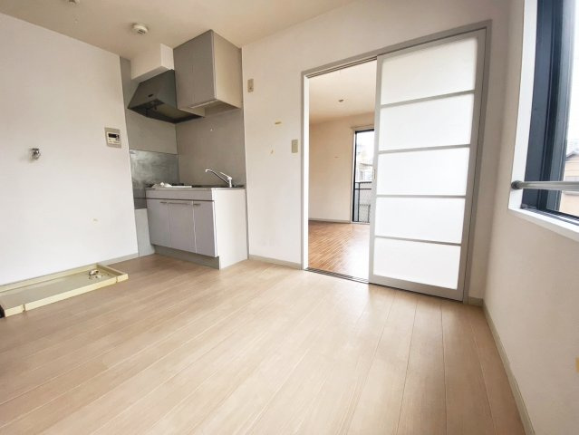 ガーデンハウス宝塚B棟の居間・リビング