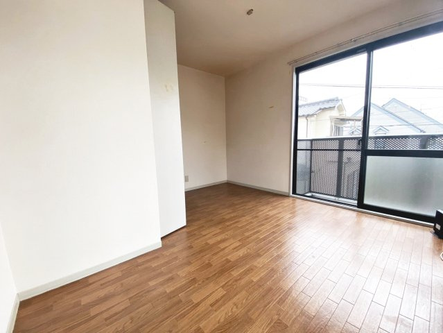 ガーデンハウス宝塚B棟の居間・リビング