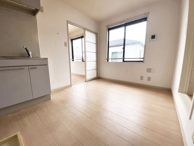 ガーデンハウス宝塚B棟の居間・リビング