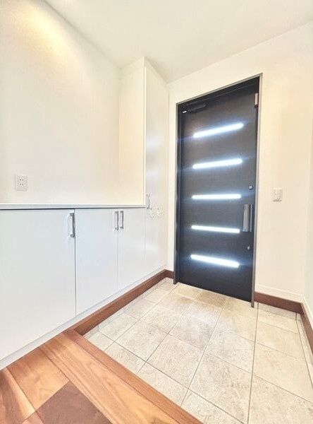 平針台１丁目戸建の玄関