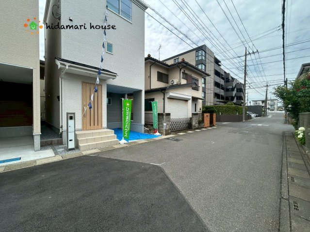 北区土呂町23-1期　新築戸建　リナージュ01の前面道路含む現地写真