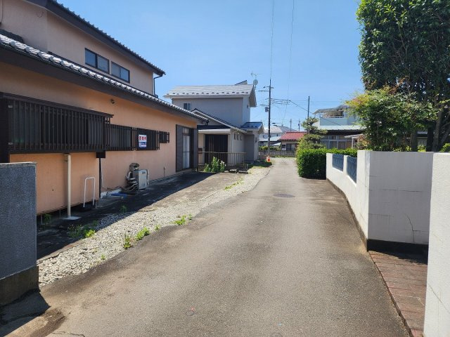 高崎市下中居町売土地の前面道路含む現地写真
