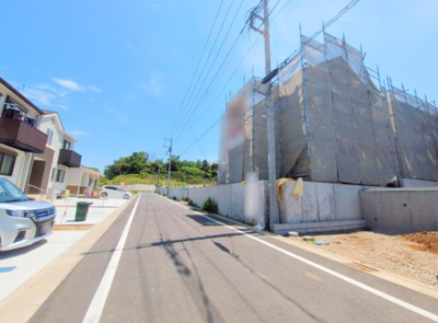 【前面道路含む現地写真】 | 稲城市東長沼　新築戸建　全2棟
