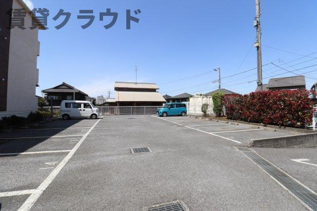 ビューコート学園台の駐車場|駐車場があるので、車を買う予定の方も安心です