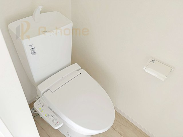 水戸市河和田1期　新築戸建て　2号棟のトイレ|温水洗浄便座付きのトイレ。
トイレが２ヵ所設置で朝の忙しい時間でも安心です。