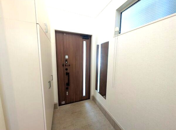 竹越１丁目戸建の玄関