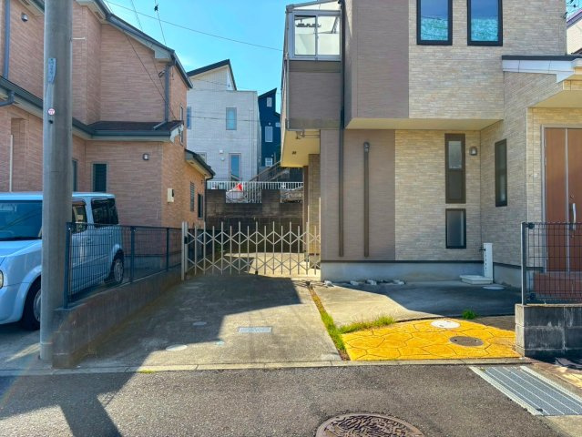 【駐車場】 | ◇◆伊勢原市笠窪 中古戸建◆◇ | 駐車スペースは3台停めることができます♪(車種による)