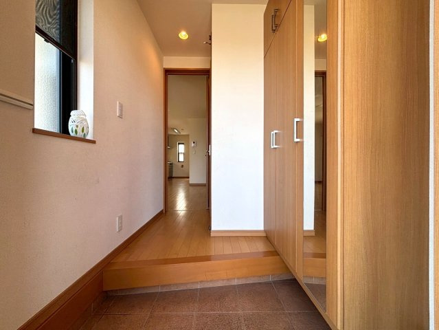 【玄関】 | ◇◆伊勢原市笠窪 中古戸建◆◇ | 大きいシューズボックス付きの玄関です♪