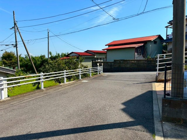 【前面道路含む現地写真】 | ◇◆伊勢原市笠窪 中古戸建◆◇ | 前面東側道路に面しています。