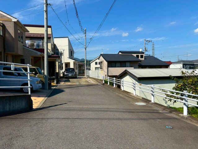 【前面道路含む現地写真】 | ◇◆伊勢原市笠窪 中古戸建◆◇ | 前面5m道路です。