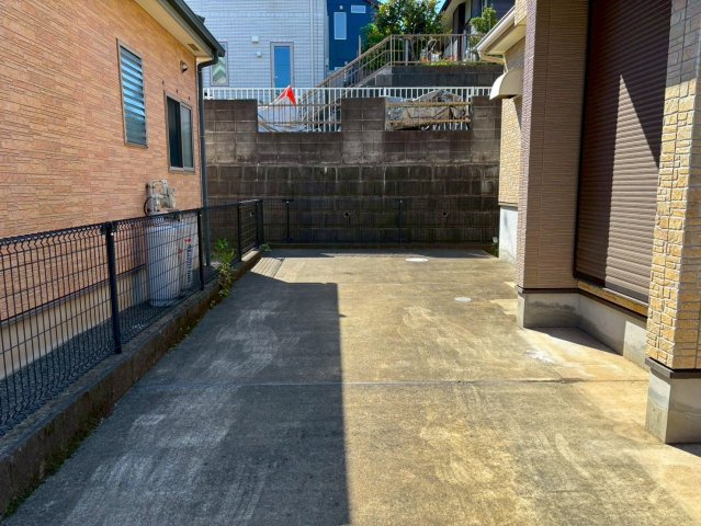 【駐車場】 | ◇◆伊勢原市笠窪 中古戸建◆◇ | 駐車スペース、荷物なども置ける広々スペース