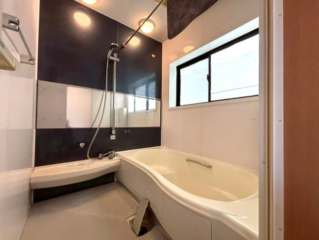 【浴室】 | ◇◆伊勢原市笠窪 中古戸建◆◇ | 1616タイプの浴室でゆったり入れます♪