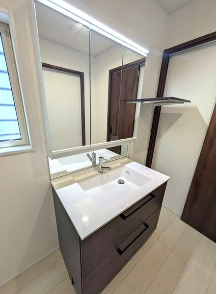 西浦戸建の洗面所