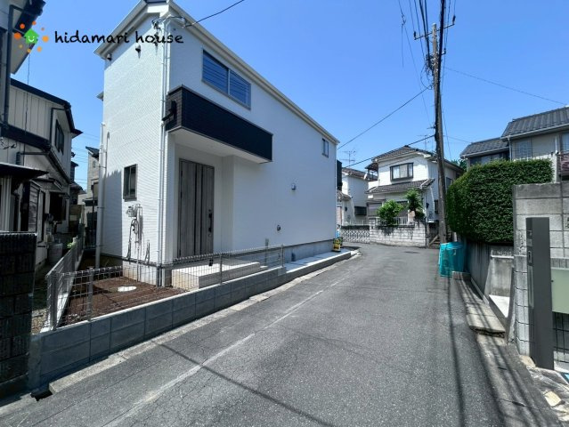 見沼区中川1期　新築戸建　Terrechez01の前面道路含む現地写真