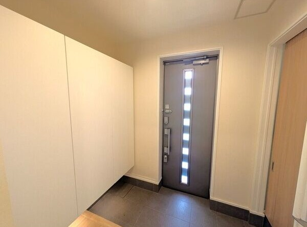 鳴海町山ノ神戸建の玄関