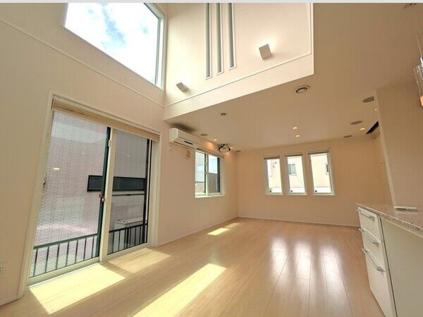 鳴海町山ノ神戸建の居間・リビング