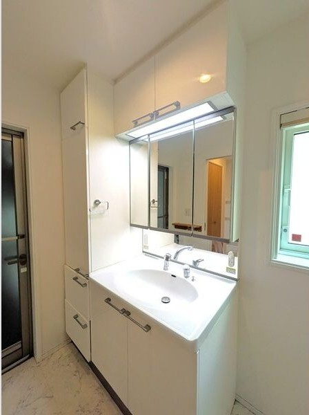 鳴海町山ノ神戸建の洗面所