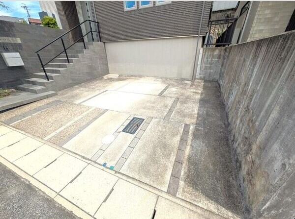 鳴海町山ノ神戸建の駐車場