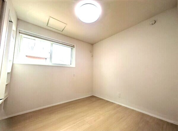鳴海町山ノ神戸建の洋室