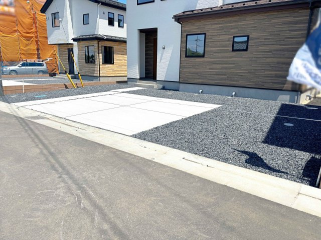 水戸市河和田1期　新築戸建て　4号棟の駐車場|カースペースは2台お停めいただけます♪