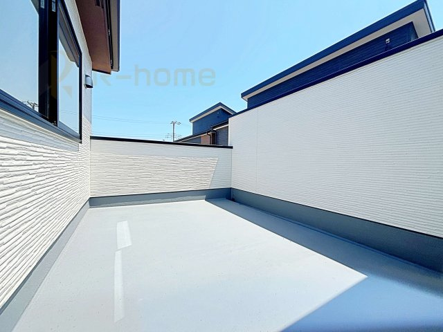 水戸市河和田1期　新築戸建て　4号棟のバルコニー|奥行きのあるバルコニーは、お子様をプールで遊ばせたり、カフェテラス風にしたり多目的に利用できます♪