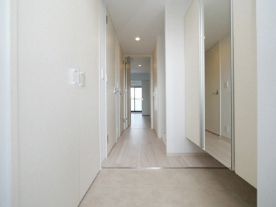 【玄関】 | コンフォリア・リヴ南森町Q | きれいな玄関です