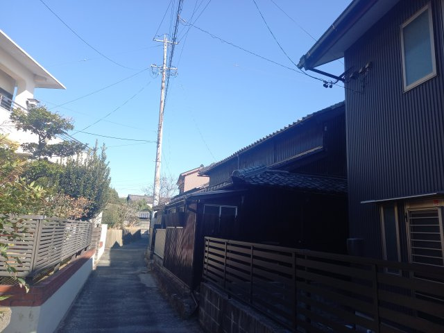 竹島中古住宅の前面道路含む現地写真